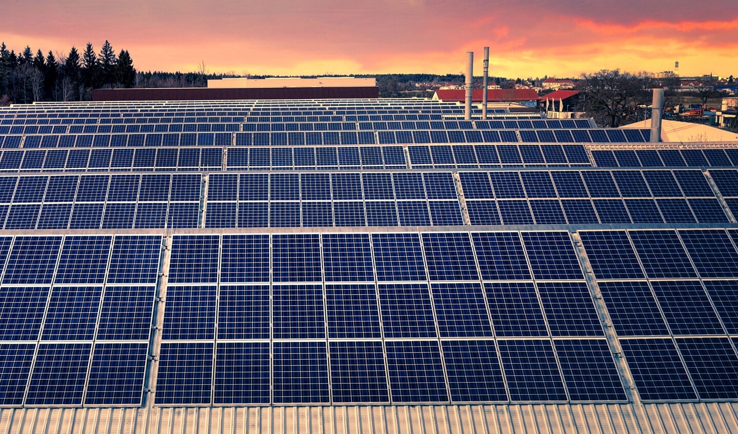 Uit onderzoek blijkt dat de markt voor zonnepanelen op daken goed is ontwikkeld.