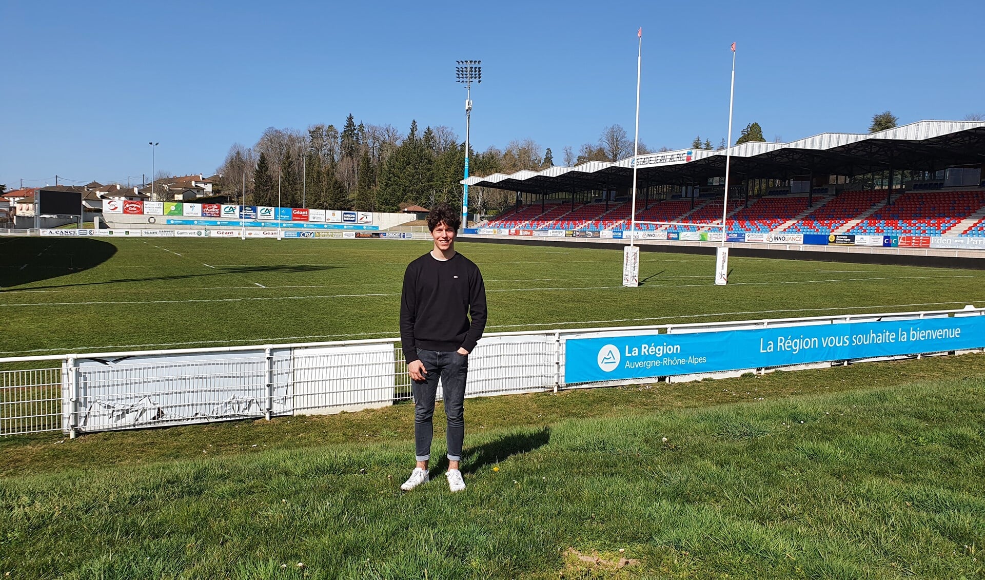 In het rugbystadion van Aurtillac ligt de nieuwe toekomst voor Joey Buskens.
