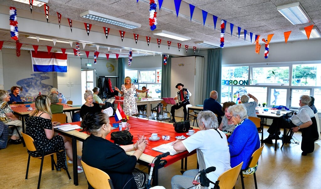 Senioren Genieten Van Samen Zomeren - De Krant Van Diemen