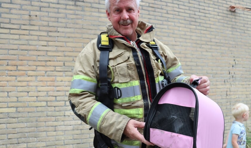 <p>Brandweer Post Bussum kwam de veertien weken oude kitten Daasie redden. </p>