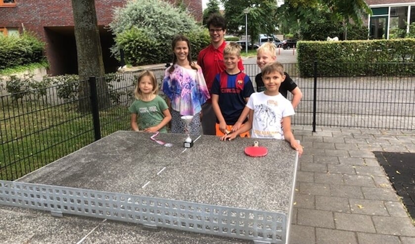 <p>Er werd uiteindelijk de hele dag getafeltennist bij de stenen tafel aan de Duivenvoorde.</p>