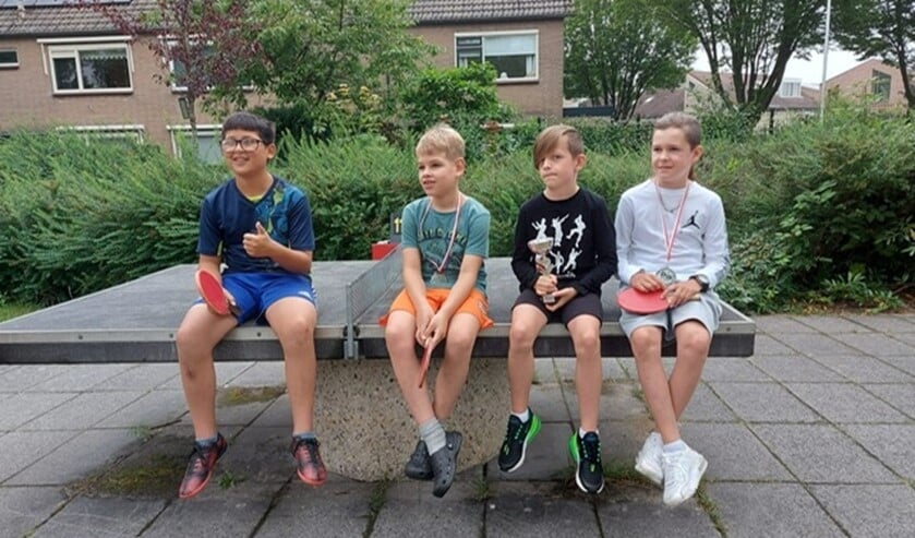 <p>De deelnemers aan het toernooi op de Koedijk.</p>