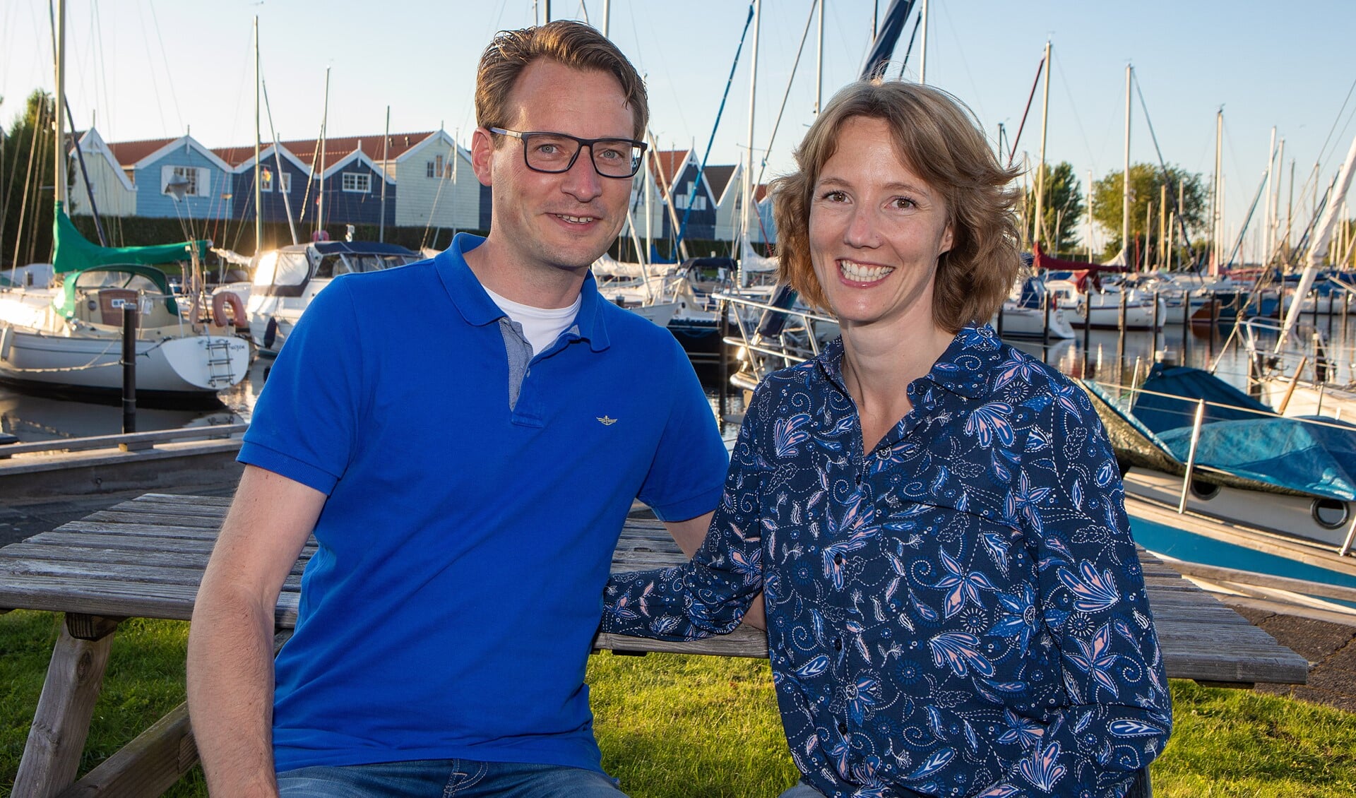Wouter en Jildau op hun favoriete plek in Huizen, de haven.
