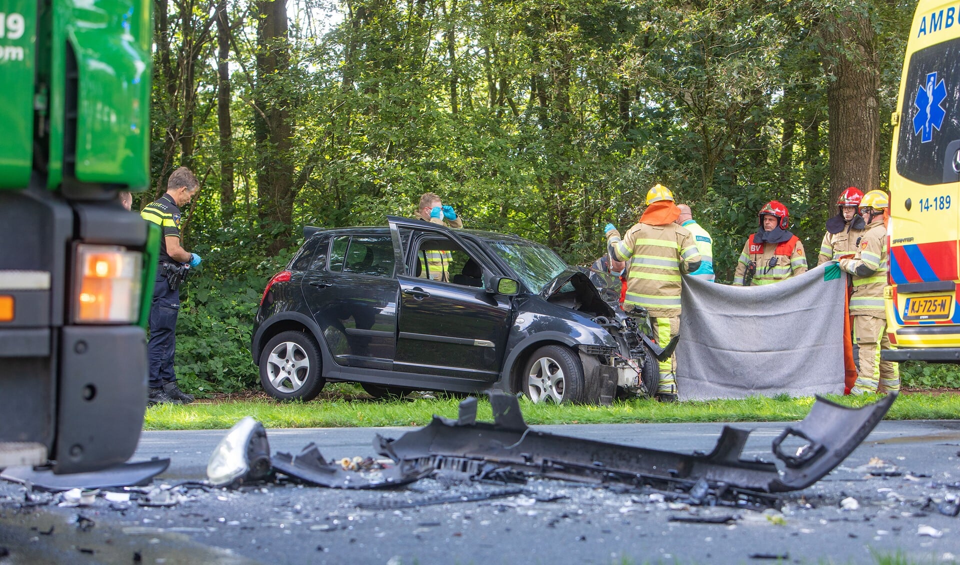 Bij een ernstig verkeersongeluk kwam afgelopen vrijdagmiddag een vrouw uit Huizen om het leven.
