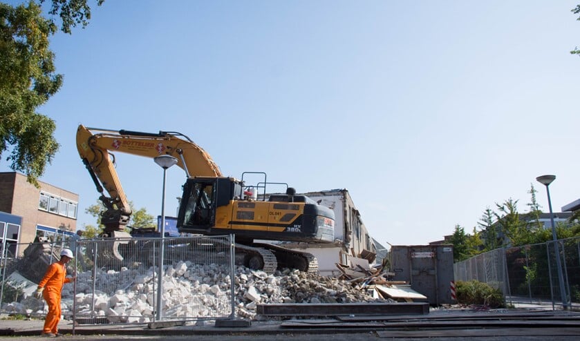 <p>De verouderde huurwoningen aan de Kastanjelaan gaan tegen de vlakte. </p>