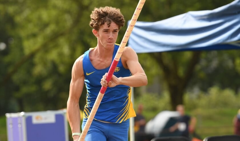 <p>Florian Vriezen pakte goud bij het polsstokhoogspringen. </p>