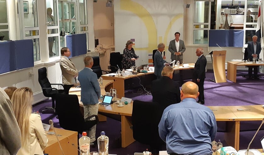 <p>Burgemeester Niek Meijer benoemt Edwin Rebel tot raadslid.</p>