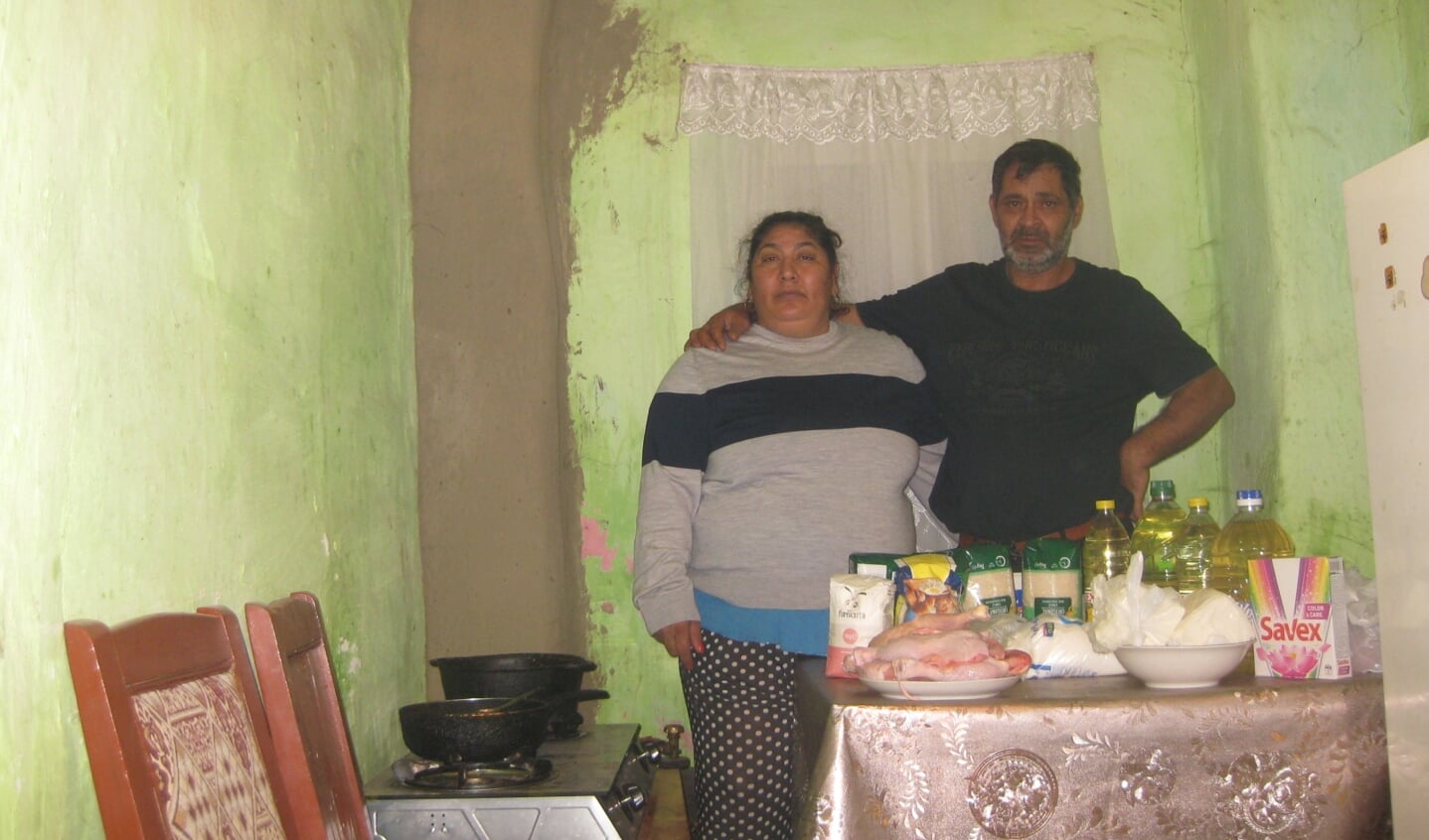 Een van de Roemeense gezinnen die het voedselpakket heeft ontvangen