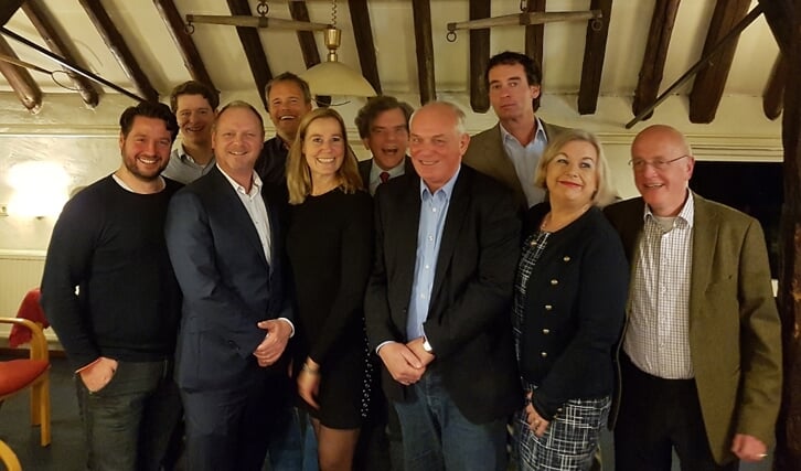 De kandidaten voor de VVD bij de vorige verkiezingen. Wouter Holtslag staat in het midden achterin.