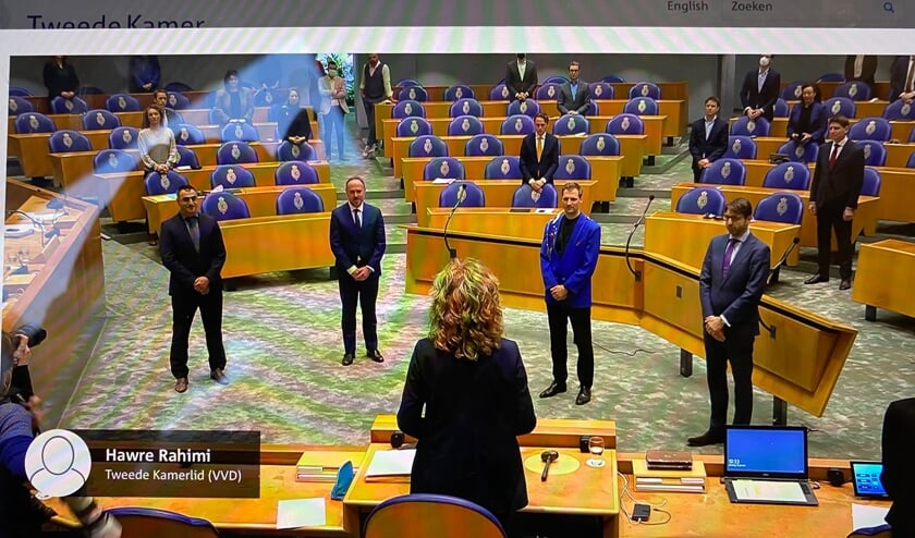 Hawre Rahimi (links) wordt beëdigd als Kamerlid.