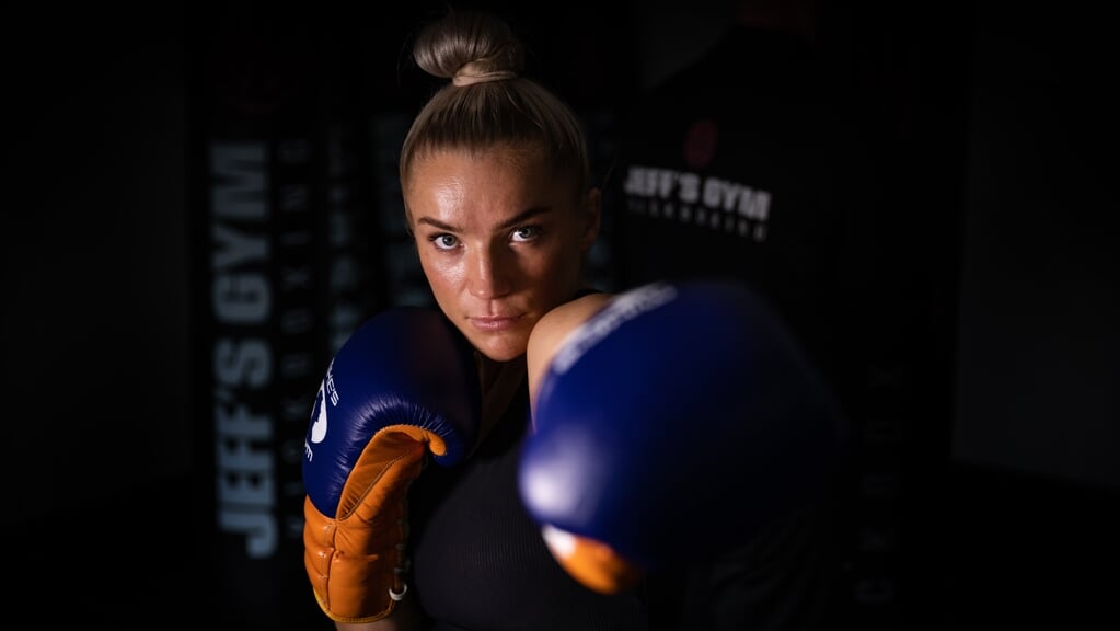 Free clinics from kickboxing champ Marieke Calis