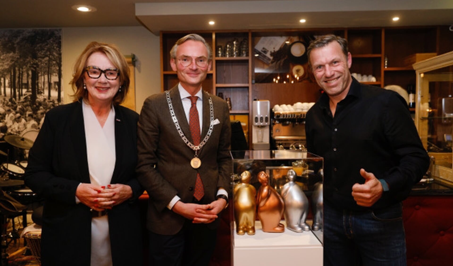 Ineke Hilhorst,  burgemeester Nanning Mol en Herold van den Berg. 
