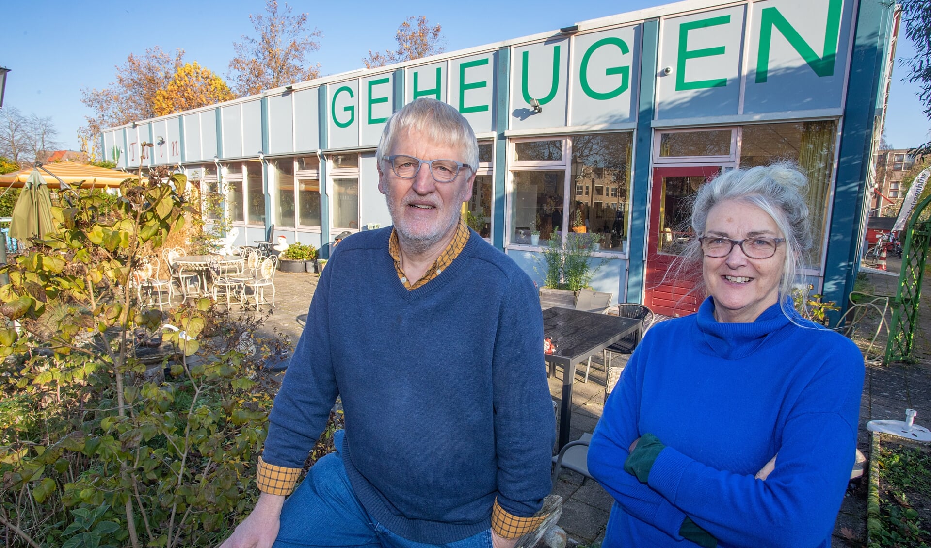 Henk (l) en Hella van het Alzheimer Café.