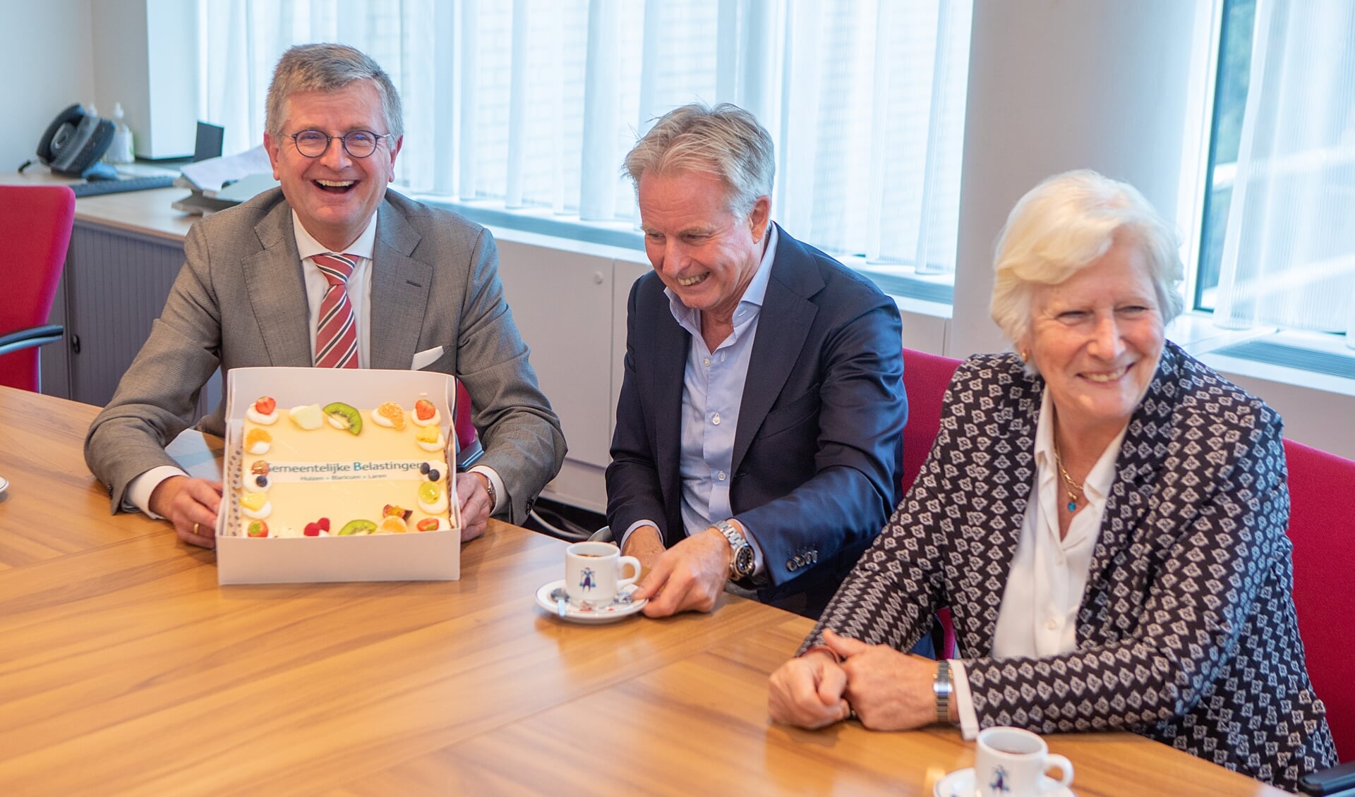 Wethouders Bert Rebel (Huizen), Jan van Midden (Laren) en Anne-Marie Kennis (Blaricum).