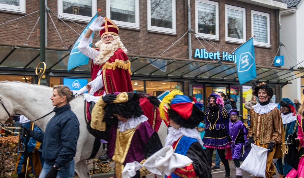 Sinterklaas Is Er Weer En Maakt Rondtoer Door Laren - BelNieuws