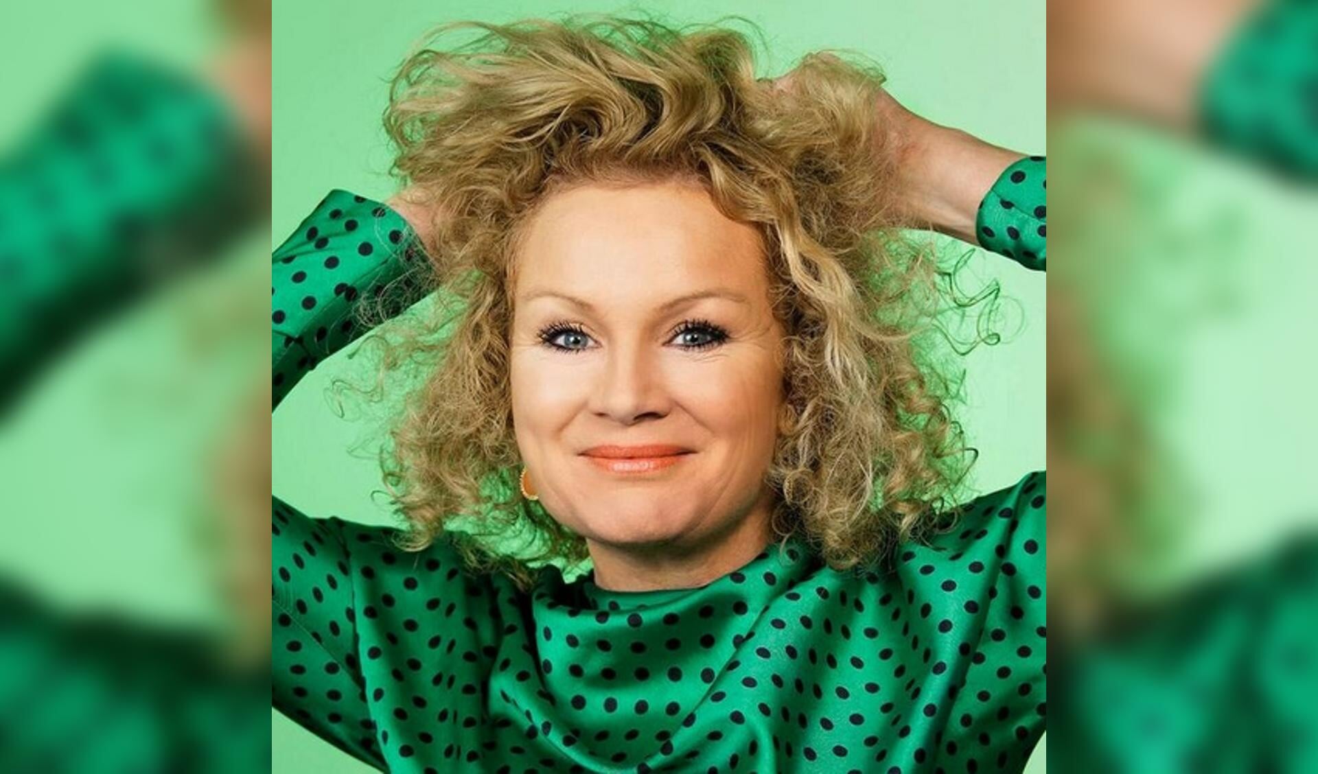 Astrid Cattel treedt op met 'Echt'.