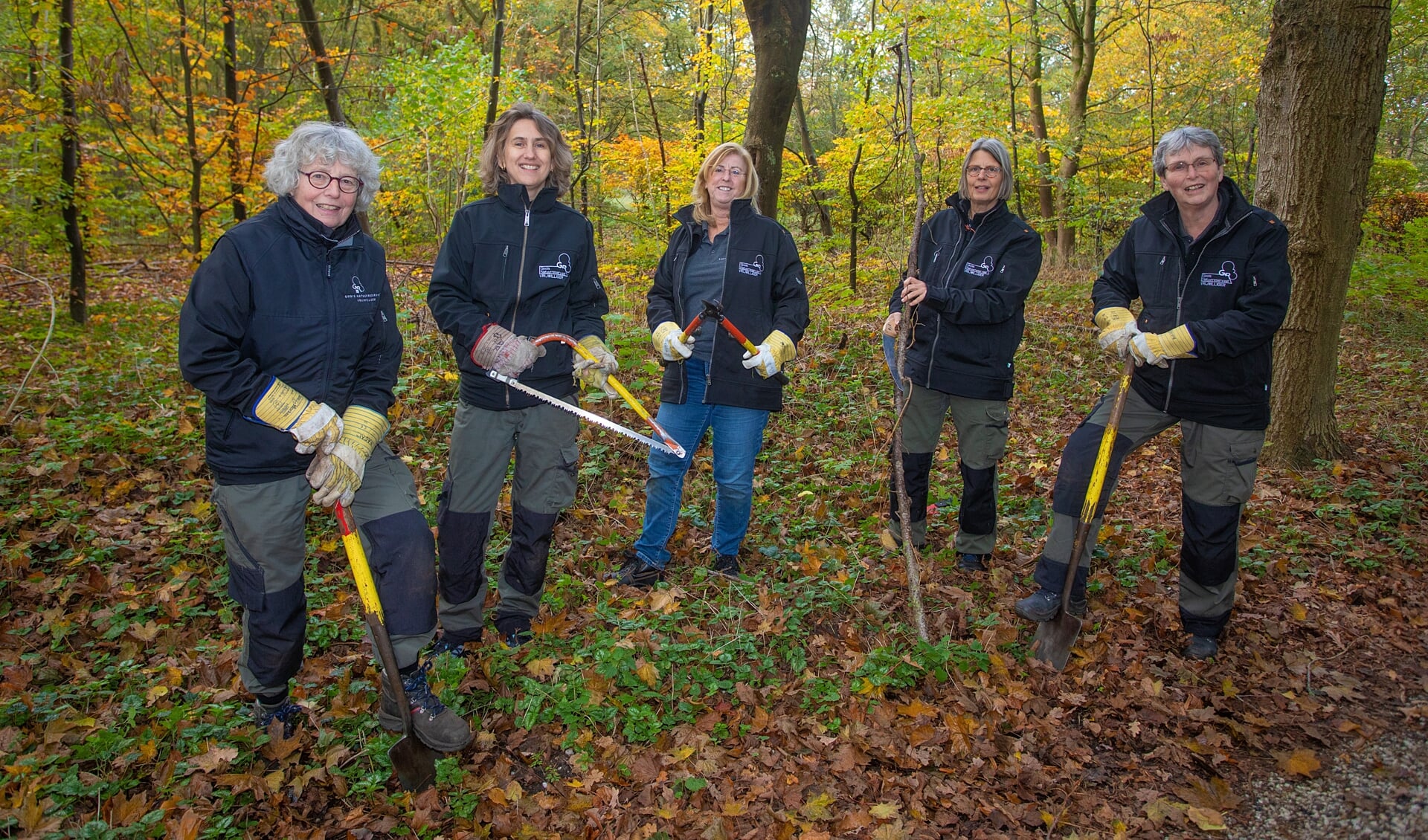 V.l.n.r.: Hagar, Marijke, Sylvia, Willie en Elze van de natuurwerkgroep. 