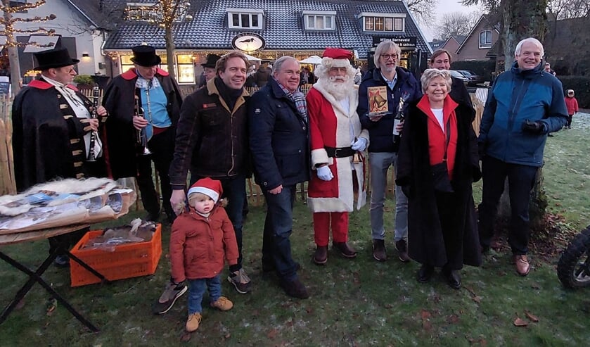 Trofee Voor Mooiste Kerstverlichting In Oude Dorp Blaricum - Oozo.nl