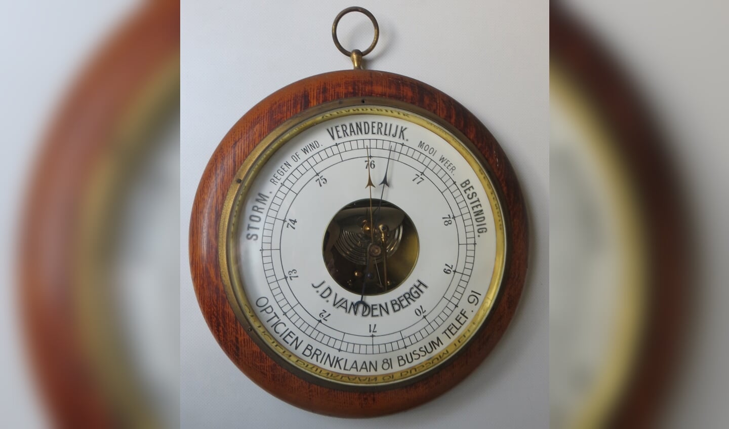 Een barometer van Van den Bergh, 100 jaar oud.
