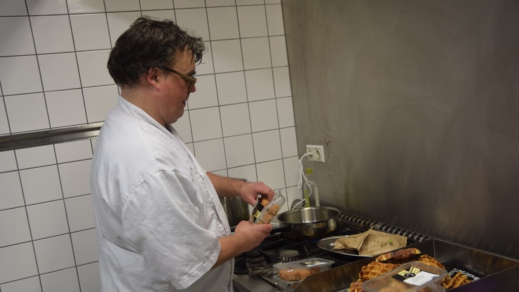 Paul Jongsma heeft als grootste hobby kokerellen. 