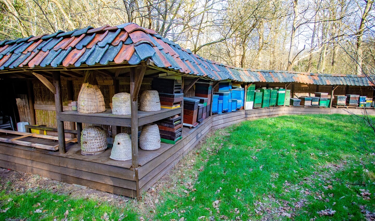 De bijenschans naar oud Goois ontwerp die verscholen ligt aan de Museumlaan.