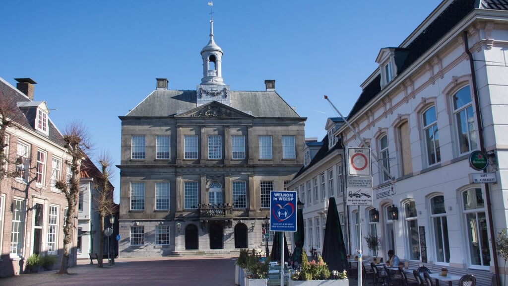 Het behoud van het Stadhuis in Weesp voor een maatschappelijk en culturele functie.