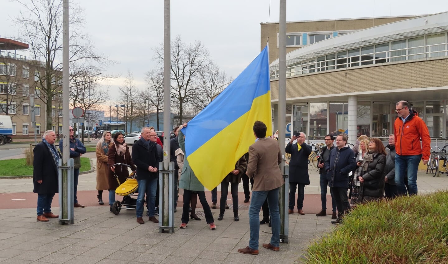 De vlag werd 1 maart gehesen door wethouder Roland Boom in aanwezigheid van leden van de gemeenteraad.