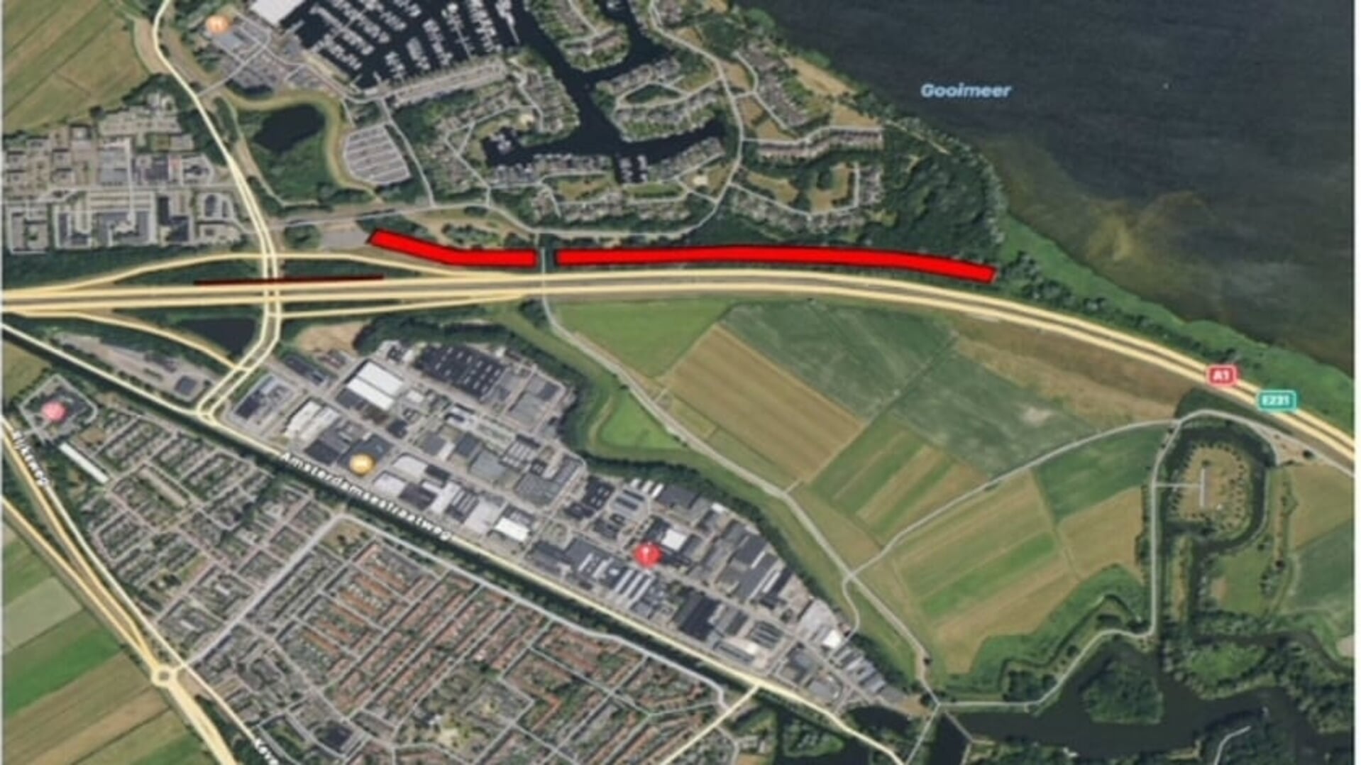 De IJsselmeerweg, waar de eventuele zonnegeluidswal zou worden geplaatst. 