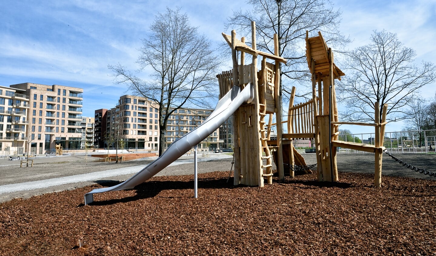 Een van de speeltoestellen in het park.