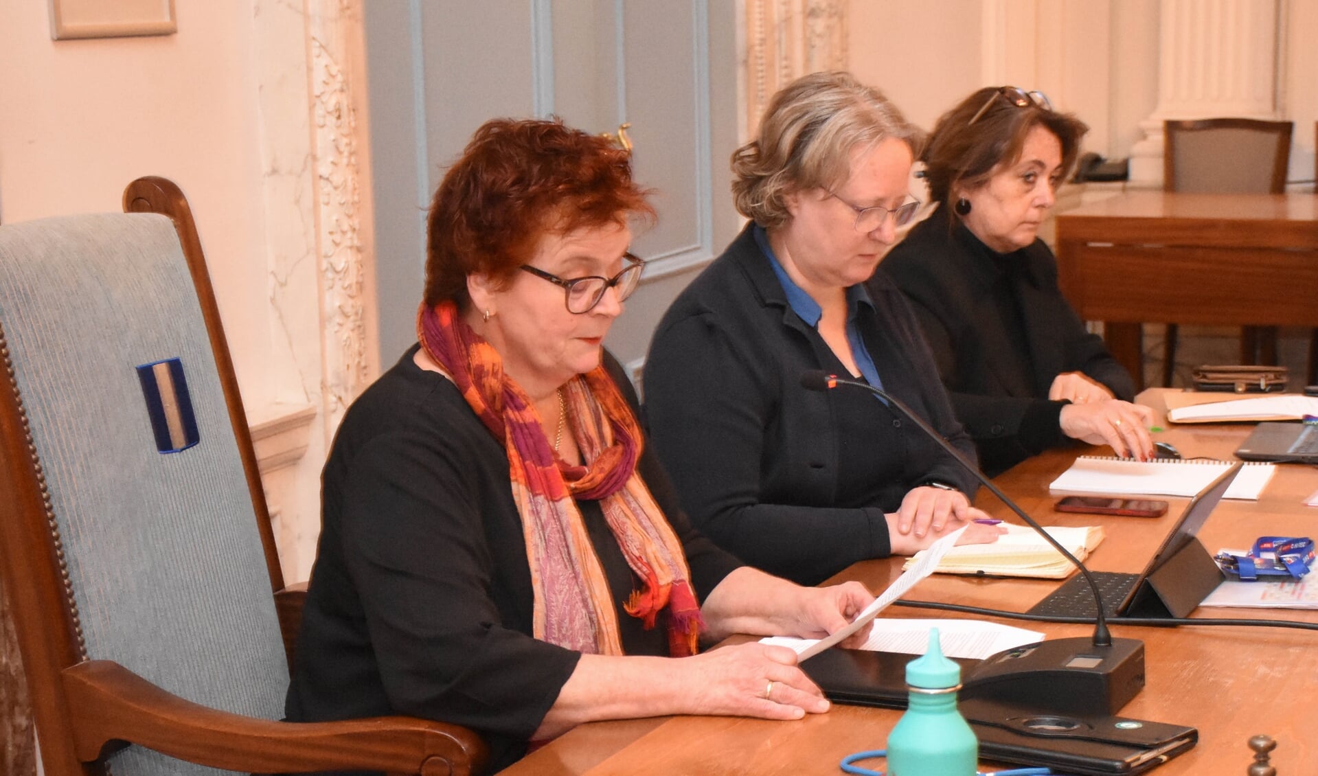 Katinka Hilders (links) is de allereerste voorzitter van de bestuurscommissie Weesp-Driemond.