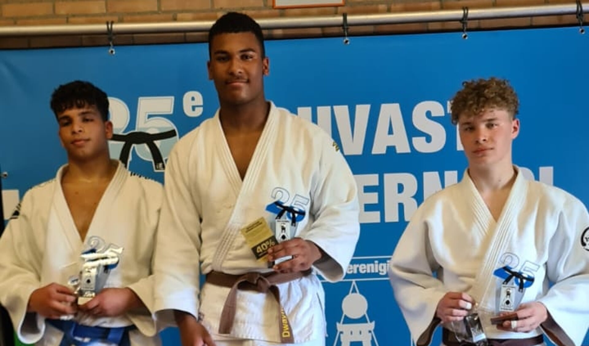 De judoka's  Thomas de Jong, Dwayne Korevaar en Milan Huijser schopten het ver tijdens het Houvast-toernooi in Mierlo.