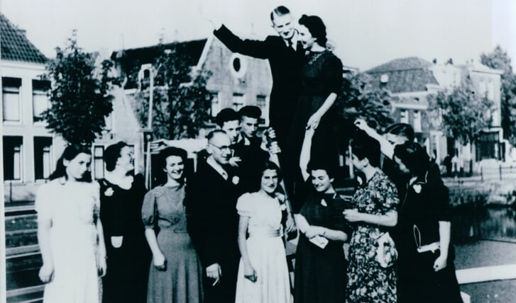 Weesp, augustus 1940, foto bij het huwelijk van Kaatje Wonder en AmnonKohn.