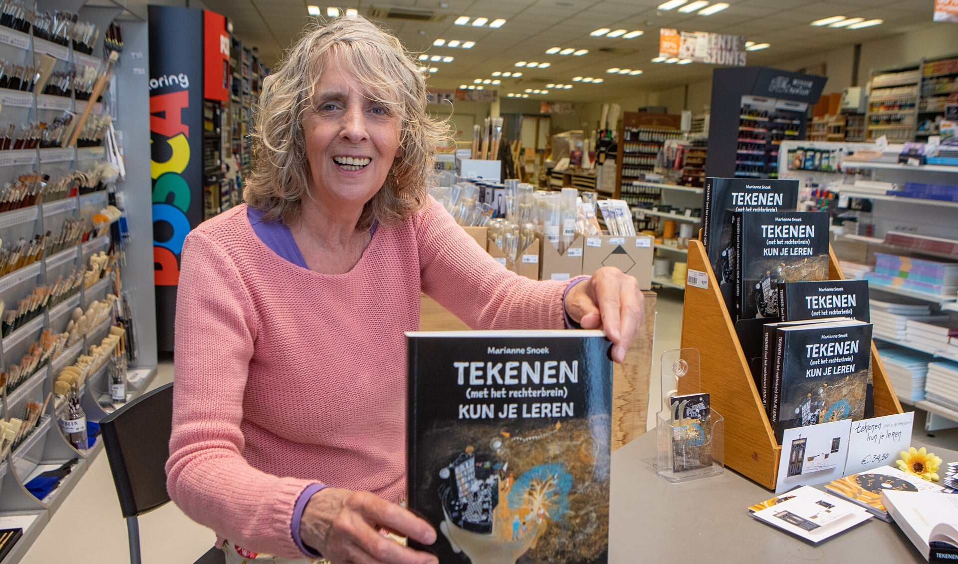 Snoeks boek is onder meer te koop bij Van Beek Art Supplies in Bussum. Daar hield ze eerder deze maand ook een signeersessie.