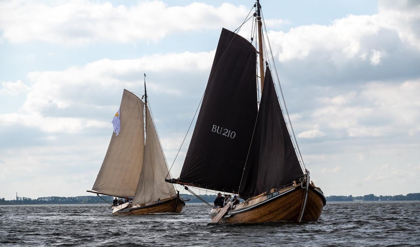 Botters met elkaar in strijd op het Gooimeer.