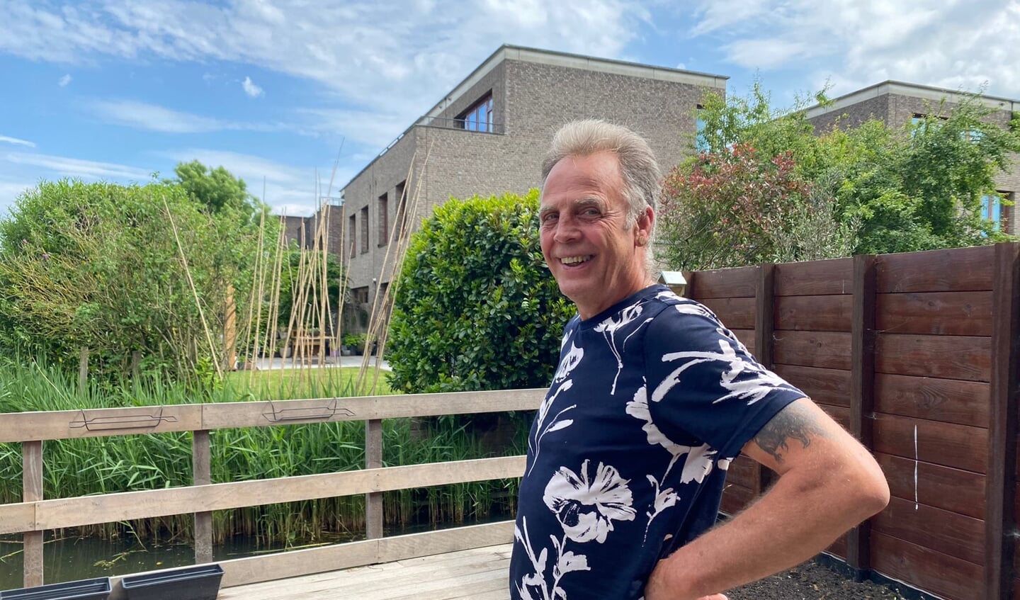 Sander in zijn tuin in Weesp