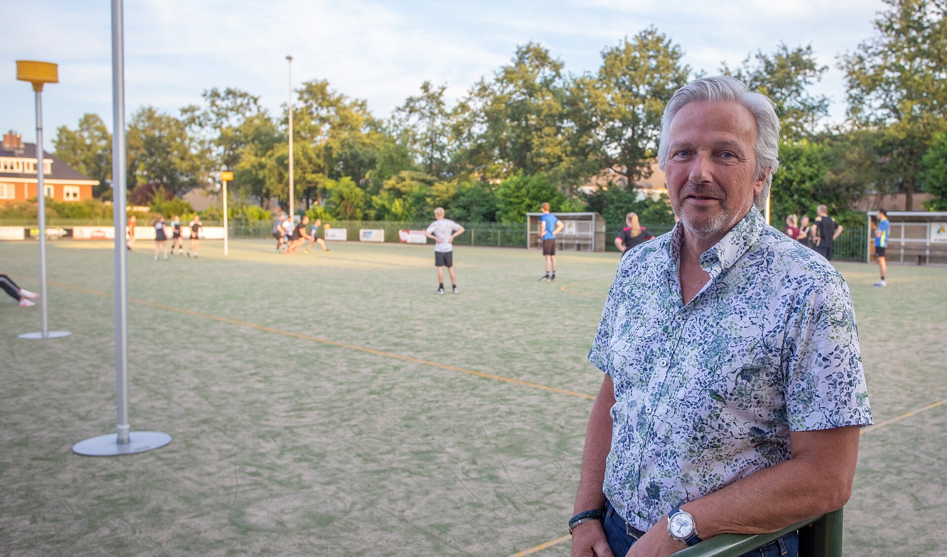 Theo Vijfhuize is 26 jaar voorzitter geweest bij Korfbalvereniging Huizen