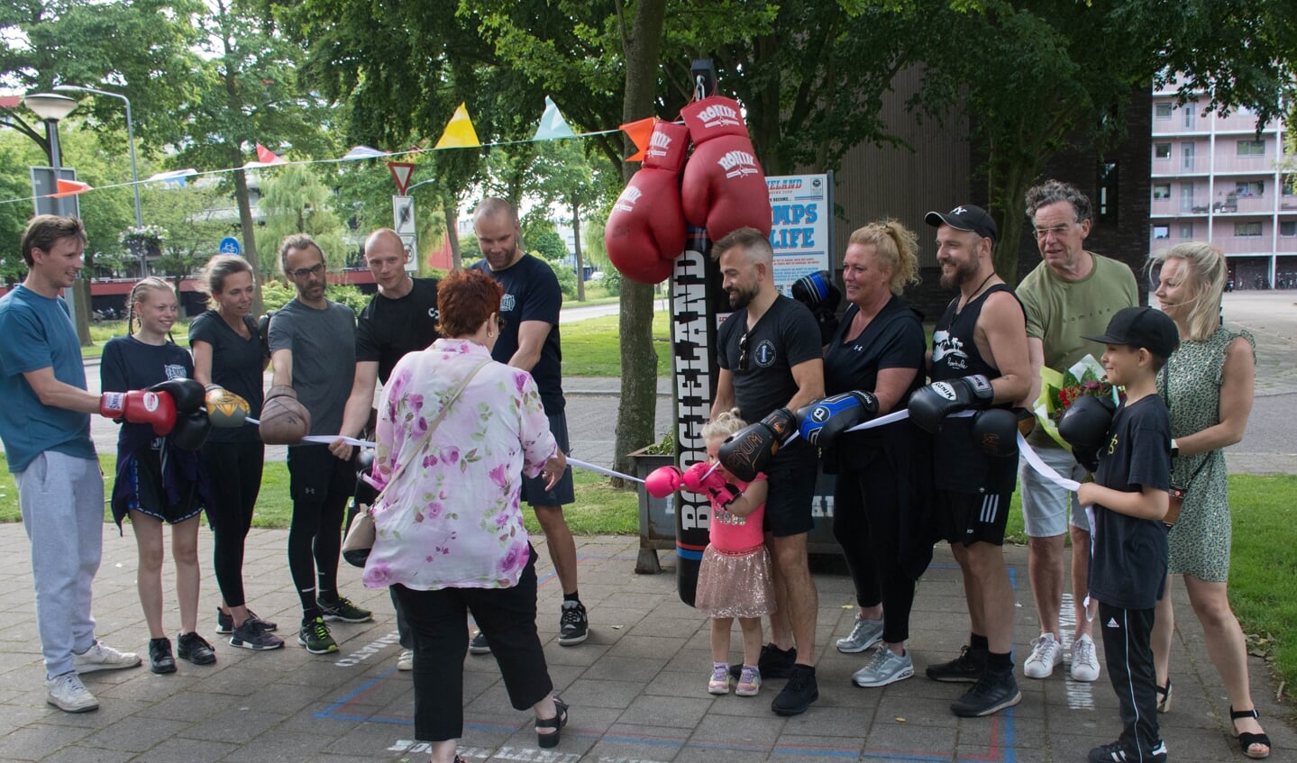 De 'community bag' werd gistermiddag feestelijk geopend.