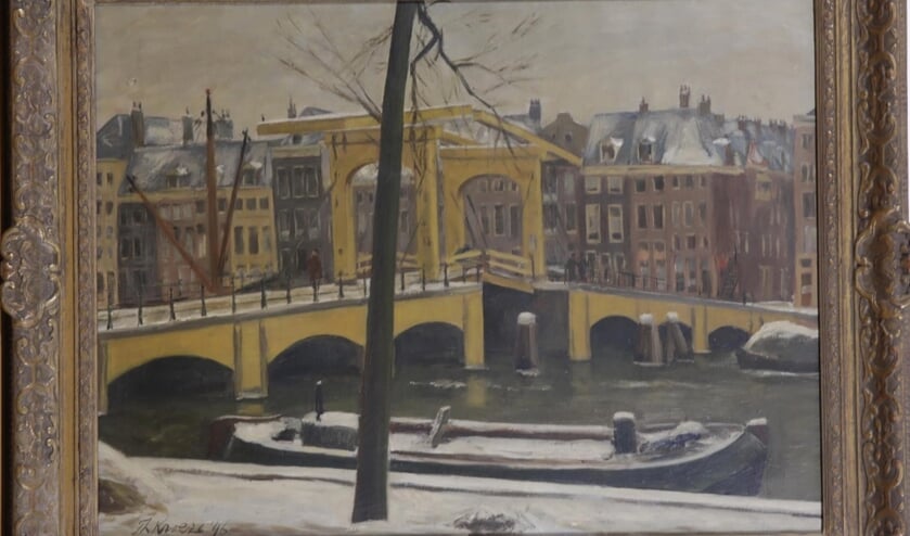 Gezicht op de Magere Brug in Amsterdam 1946.