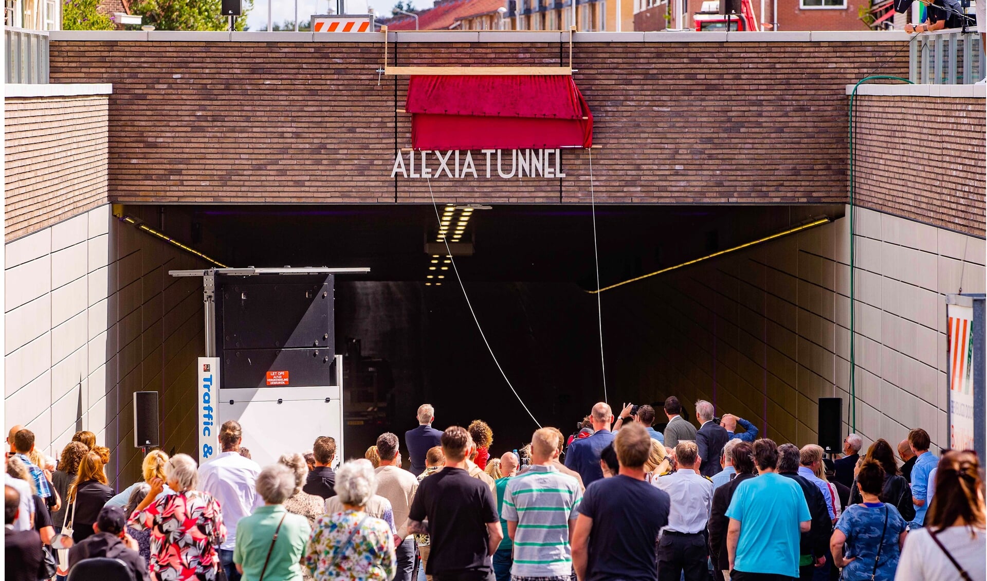 Onthulling 'naambordje' van de Alexiatunnel.