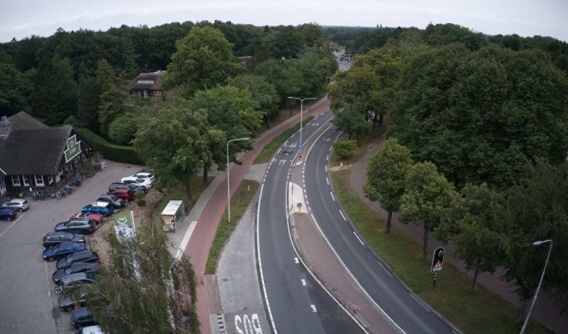 De Hilversumseweg van bovenaf gezien.