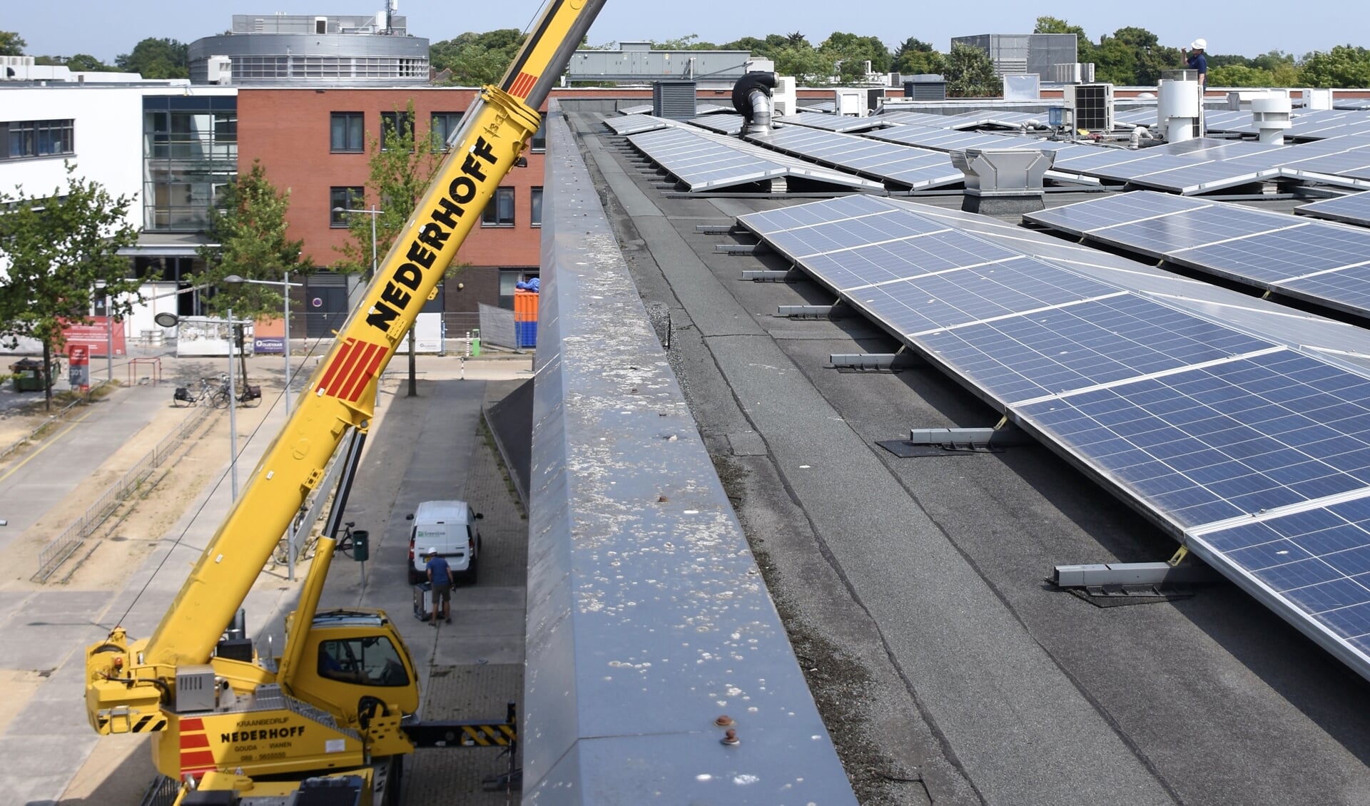 Werkzaamheden aan zonnedak Dudok Arena