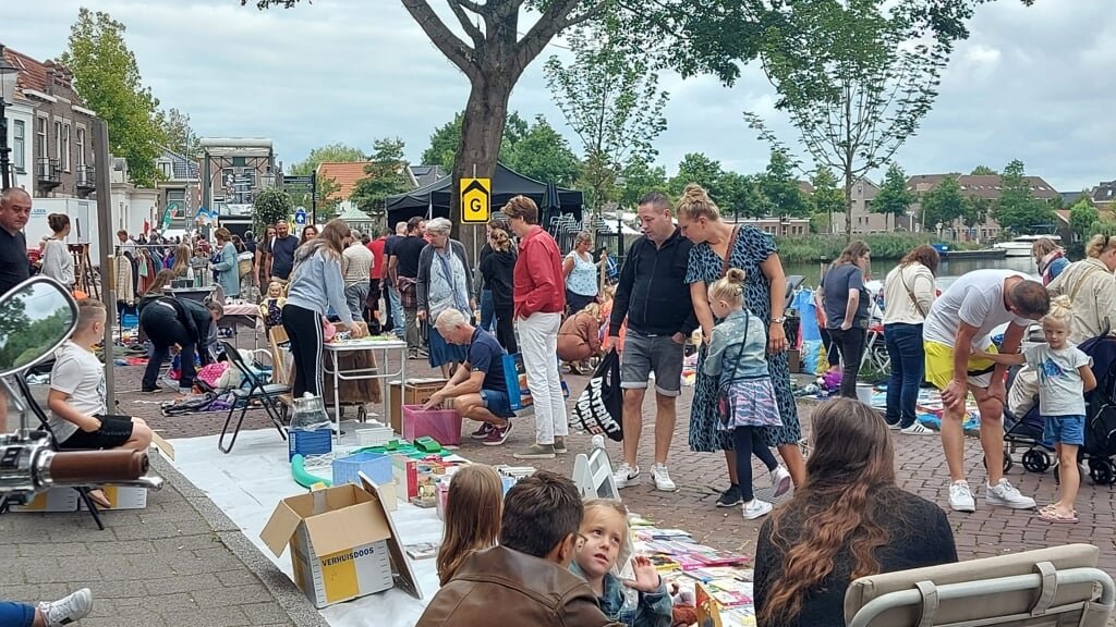 De kindervrijmarkt is een van de pijlers onder het Sluis-en-bruggenfeest.