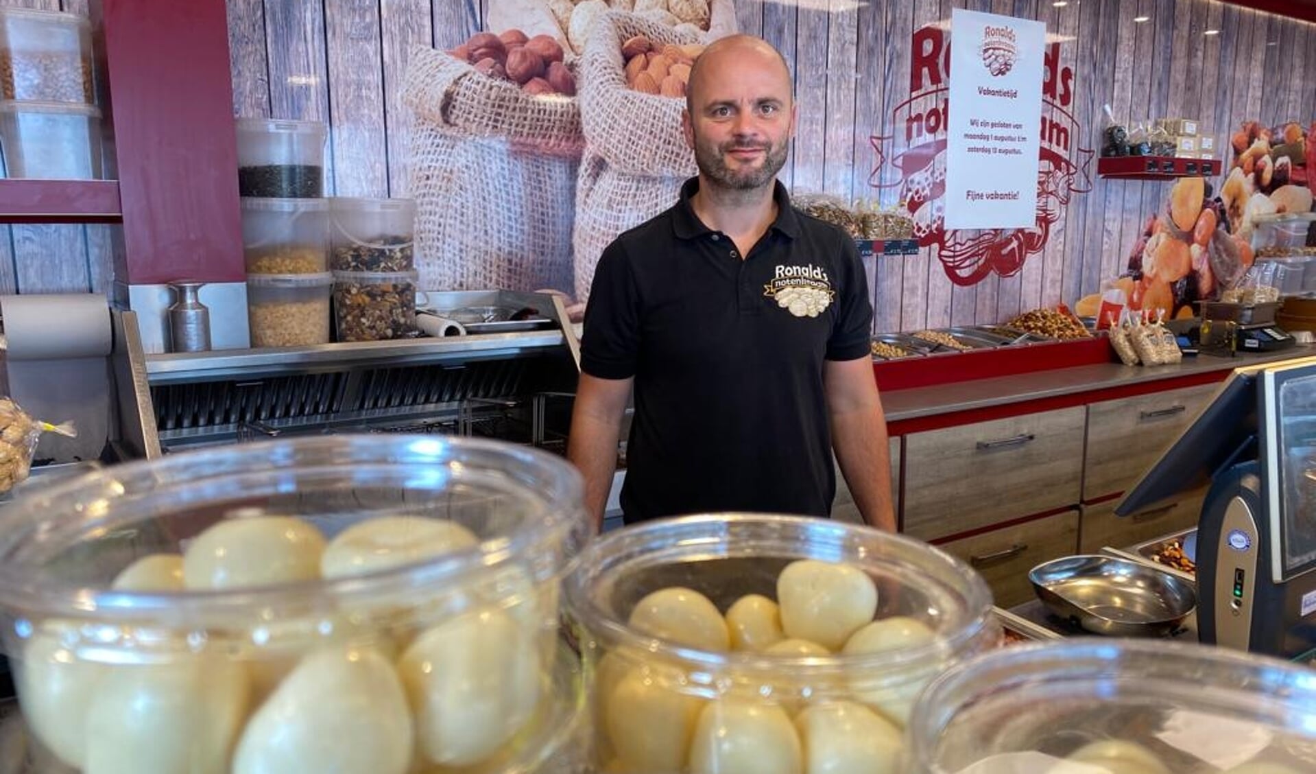 Ronald Blaauwbroek van Ronalds Notenkraam: "Meer zoute nootjes in het weekeind."