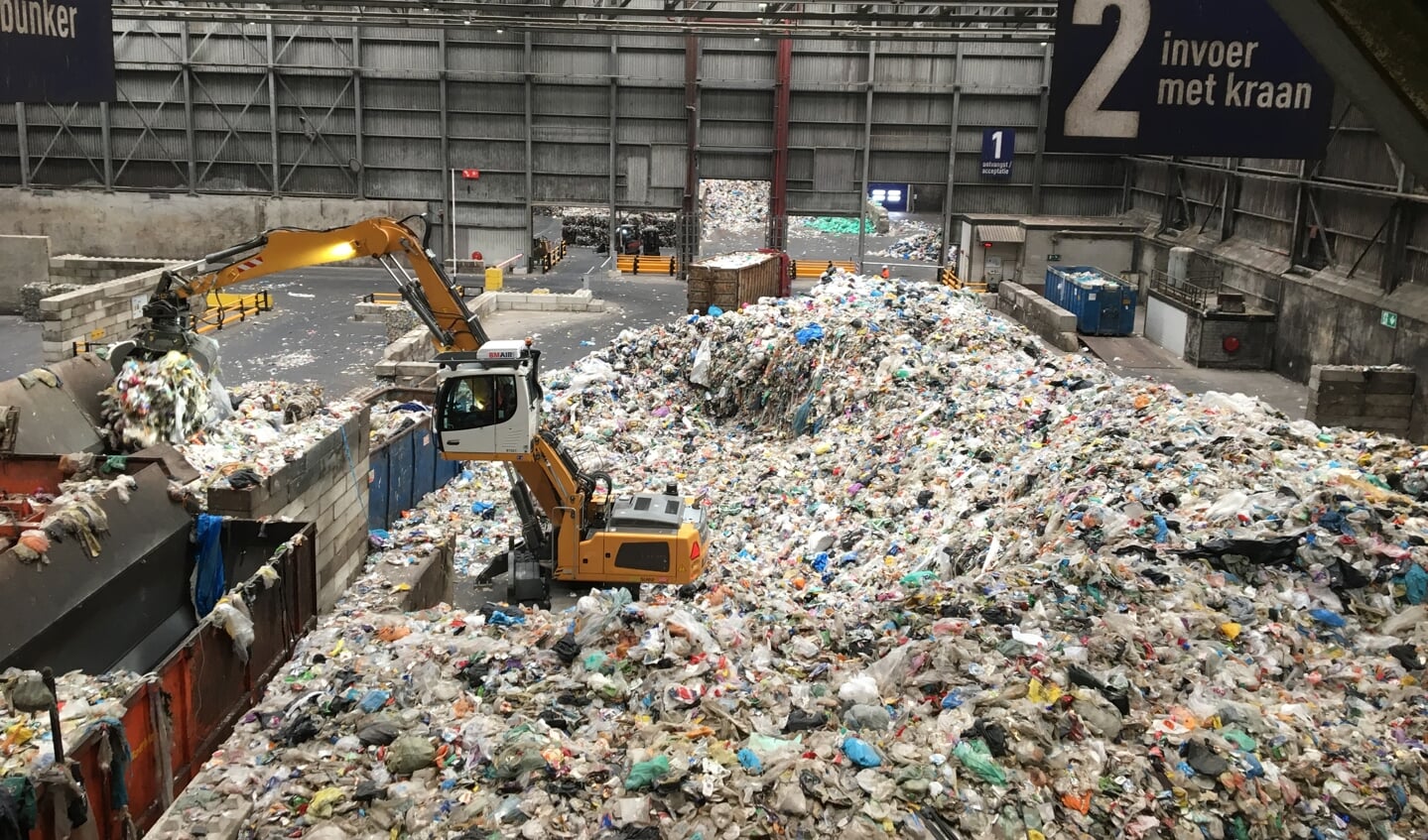 Sorteercentrum afval bij Suez in Rotterdam. 