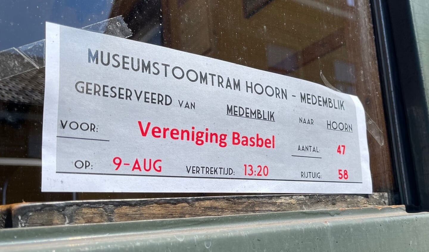 Enkele wagons in de stoomtrein naar Hoorn speciaal gereserveerd voor BasBEL.