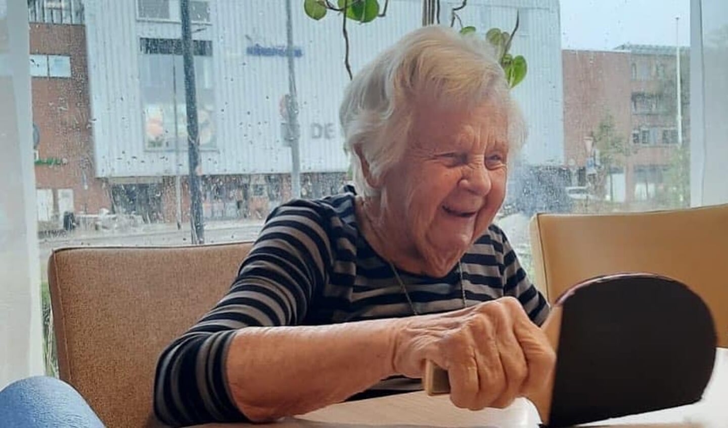 De grootste lol bij schuiftafeltennis.