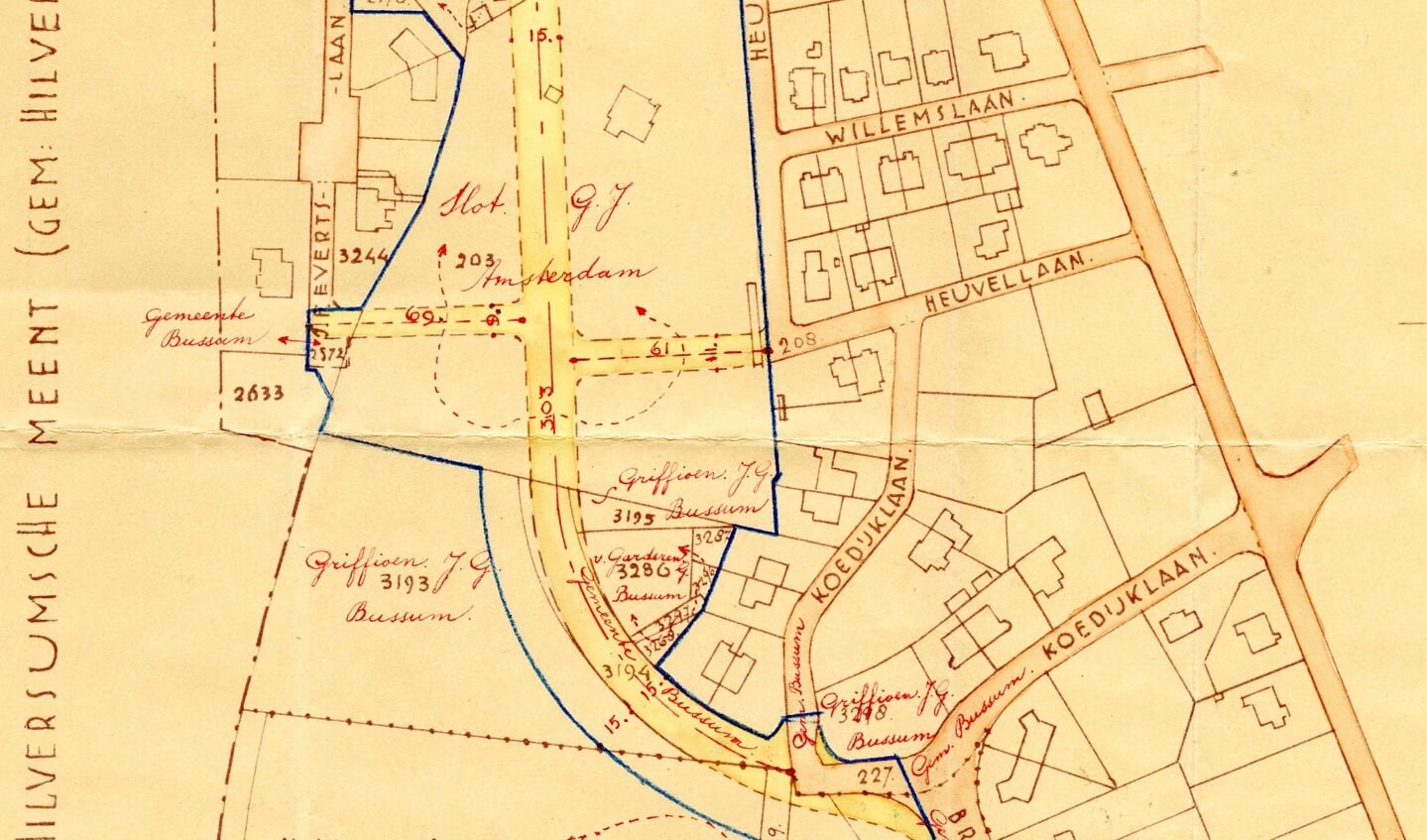 Het plan van Herman Sijmons uit 1934 (in het blauwe vak). Aangegeven is, van wie grond gekocht moet worden.