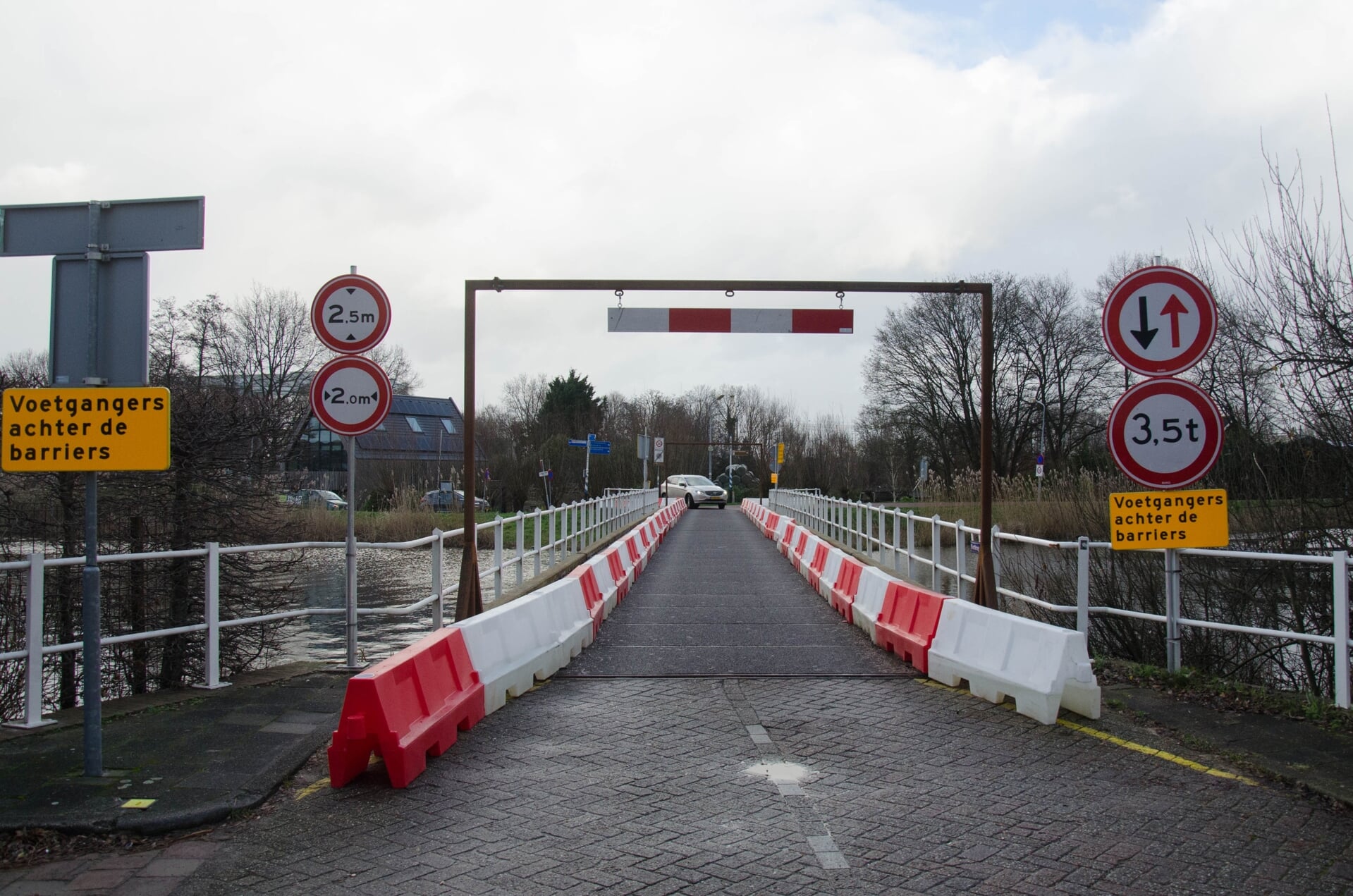 De Fortbrug wordt vernieuwd met tweedehands betonleggers.