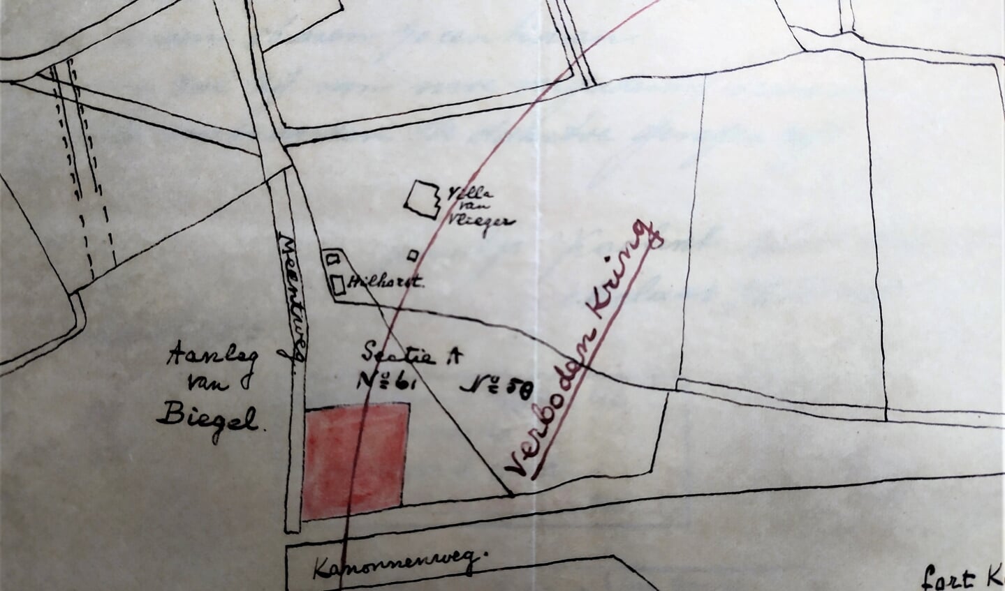 De verboden kring rond Fort 1 voor 1926. Het rode gebied wilde Everts met Heintje Hilhorst ruilen. Verwarrend is, dat op deze kaart de Groot Hertoginnelaan niet is ingetekend.

