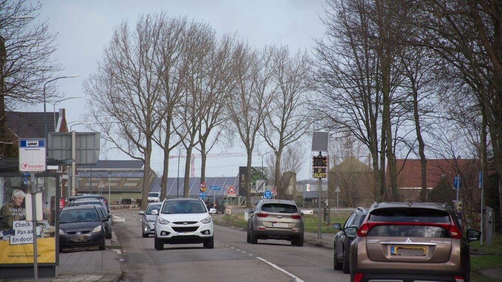 De Korte Muiderweg blijft voor veel Weespers de kortste verbinding naar Muiden, maar of het ook de snelste is na opening van de Waterlinie valt te betwijfelen.  